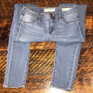 Bullhead light wash skinny jeans